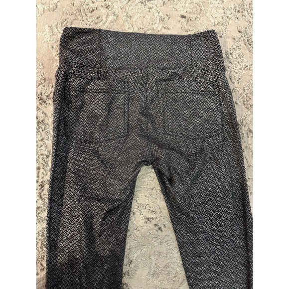 Athleta Metro Leggings Gray Criss Cross Pattern Sz. Small - Picture 5 of 9